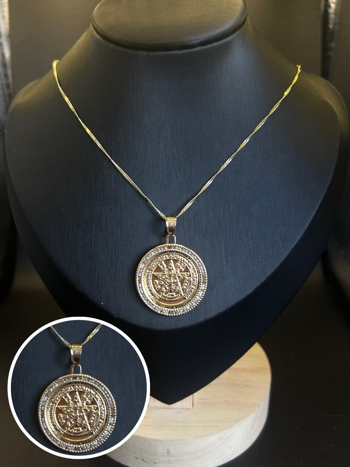 Dije Tetragramaton zirconias  Oro 10k 